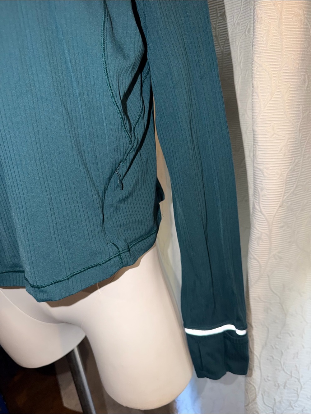 Lululemon 1/4 pullover - Picture 3 of 6
